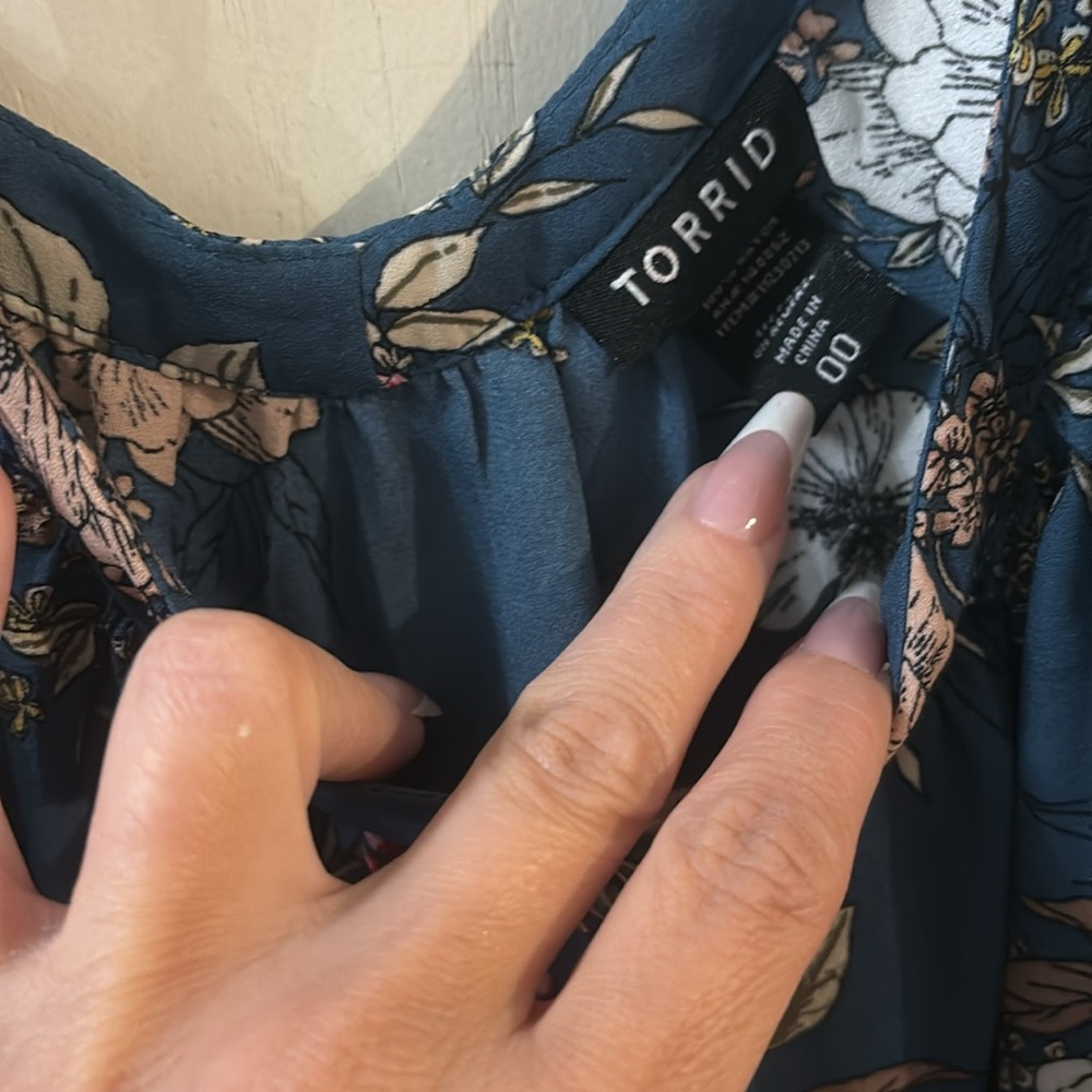 Torrid button down top - Picture 2 of 3